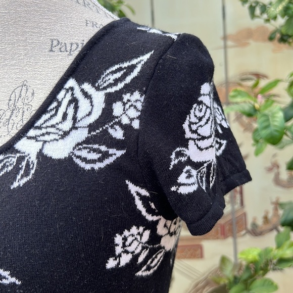 Dress - Picture 7 of 8